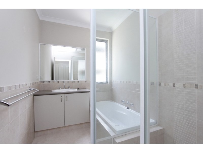 16D Pollard Street, Glendalough WA 6016