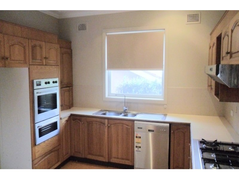 24 Bowden Crescent, Connells Point NSW 2221