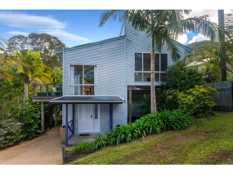 8 Lower Coast Road, Stanwell Park NSW 2508