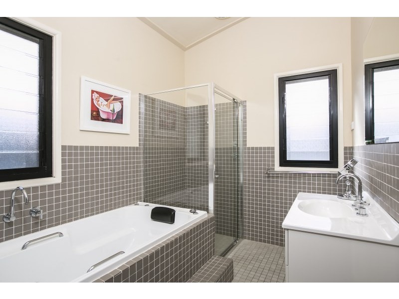 11 Southview Street, Bulli NSW 2516