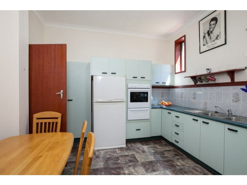 21 Pass Avenue, Thirroul NSW 2515