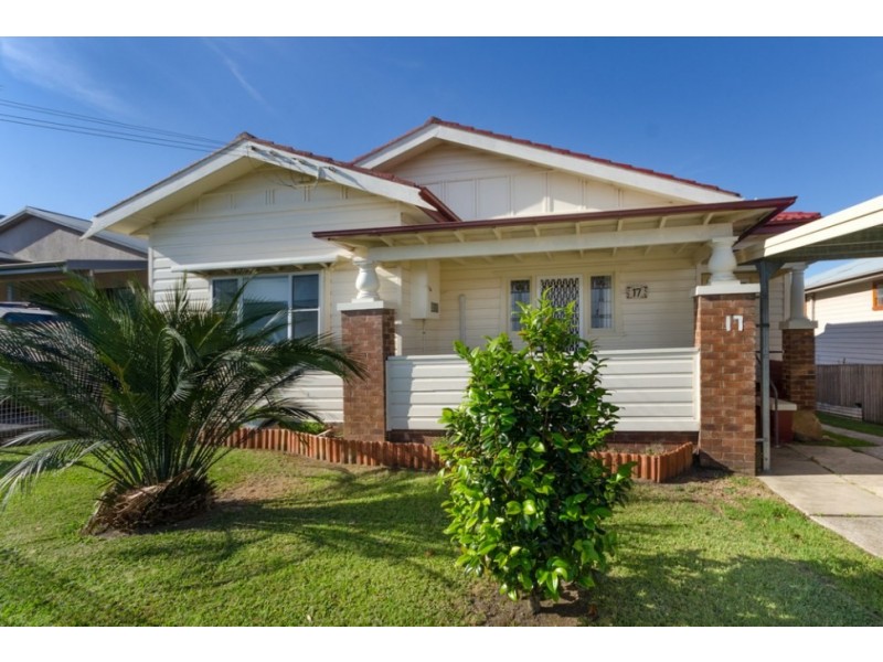 17 Hillcrest Avenue, Woonona NSW 2517