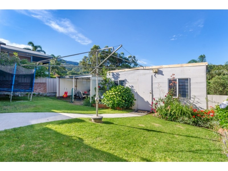 17 Hillcrest Avenue, Woonona NSW 2517