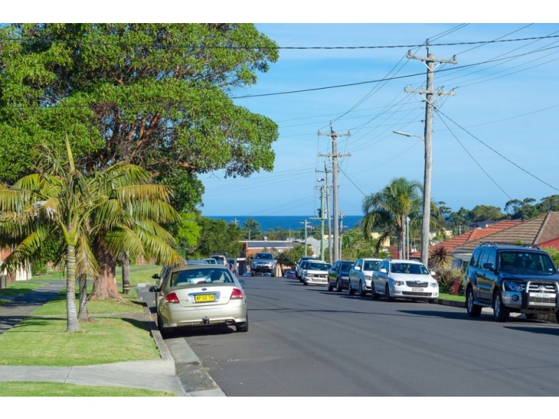 17 Hillcrest Avenue, Woonona NSW 2517