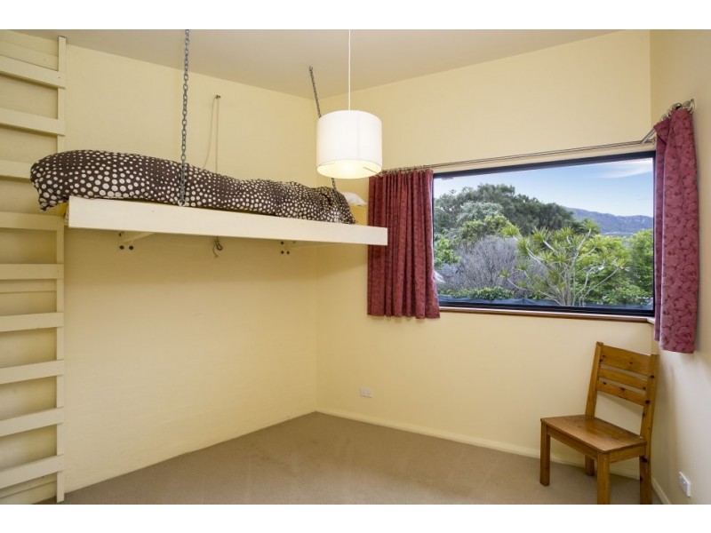 6 Cliff Parade, Thirroul NSW 2515