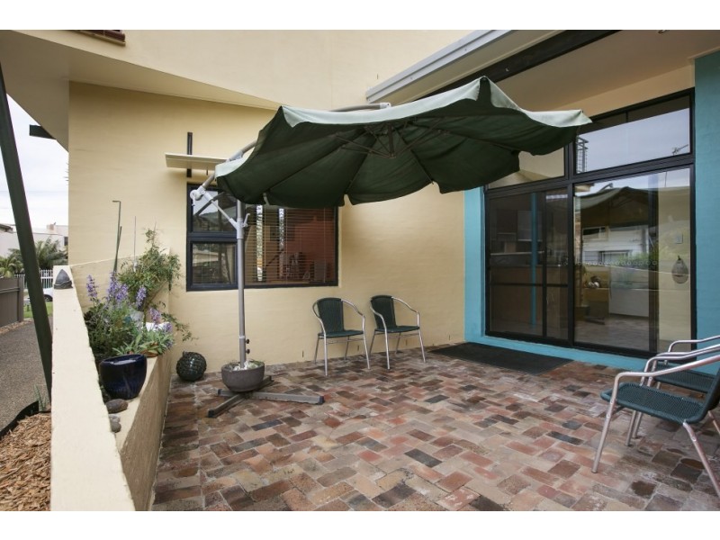 6 Cliff Parade, Thirroul NSW 2515