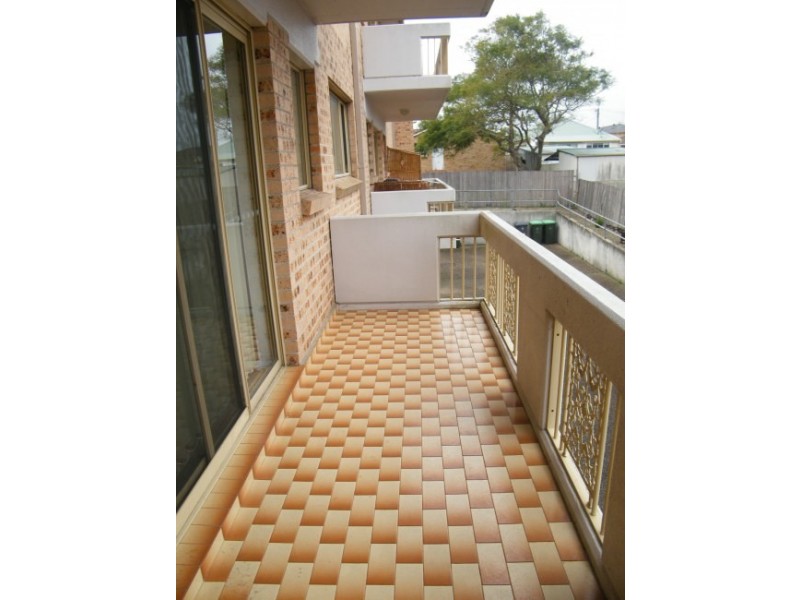 2/39-41 Cross Street, Corrimal NSW 2518