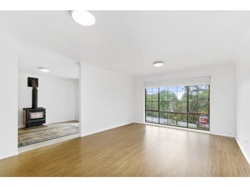 8 Railway Crescent, Stanwell Park NSW 2508