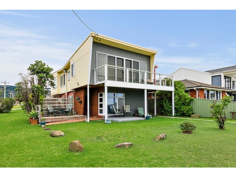 1/12 Beach Drive, Woonona NSW 2517
