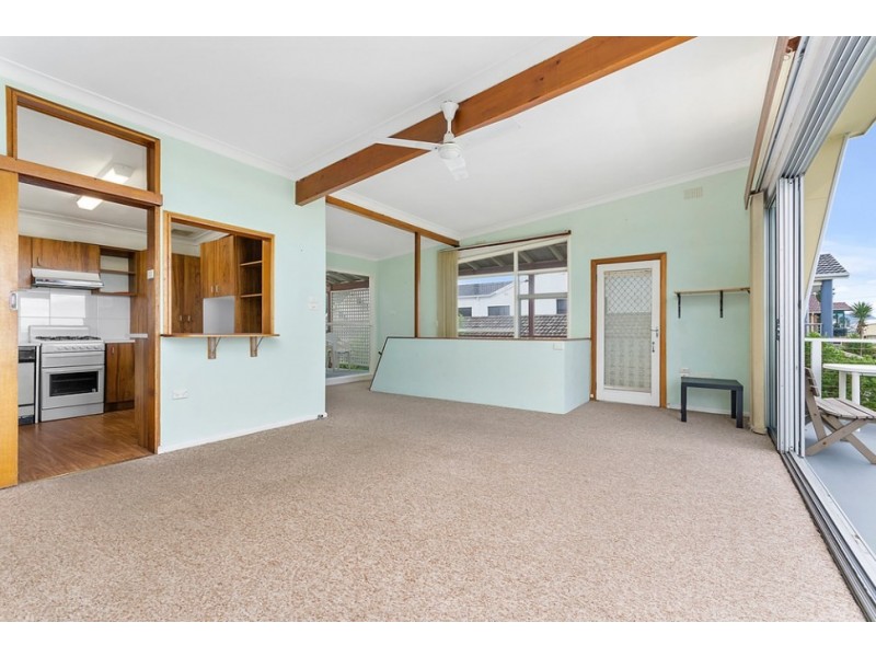 1/12 Beach Drive, Woonona NSW 2517