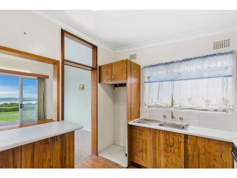 1/12 Beach Drive, Woonona NSW 2517