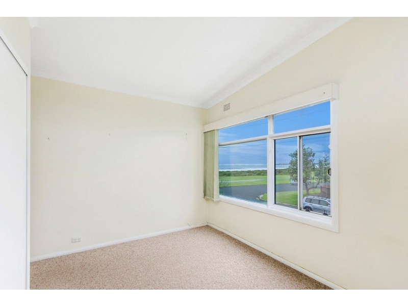 1/12 Beach Drive, Woonona NSW 2517