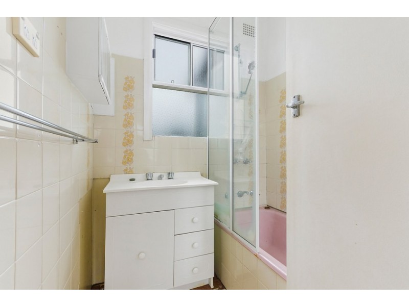 1/12 Beach Drive, Woonona NSW 2517