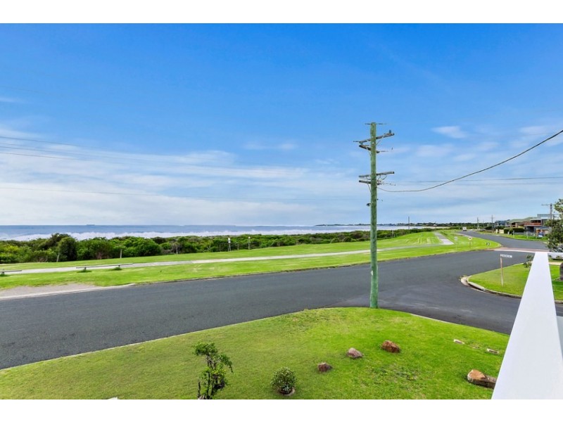 1/12 Beach Drive, Woonona NSW 2517
