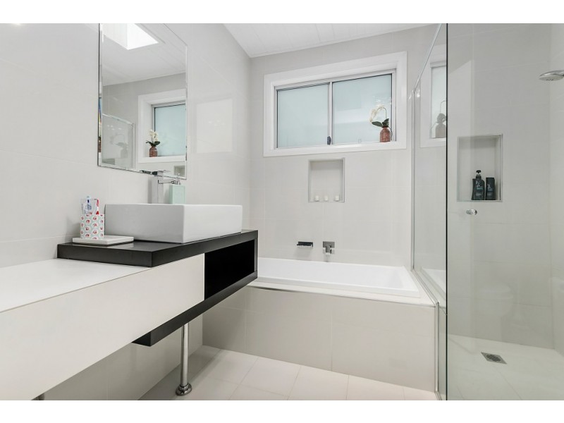 25 Hutton Avenue, Bulli NSW 2516