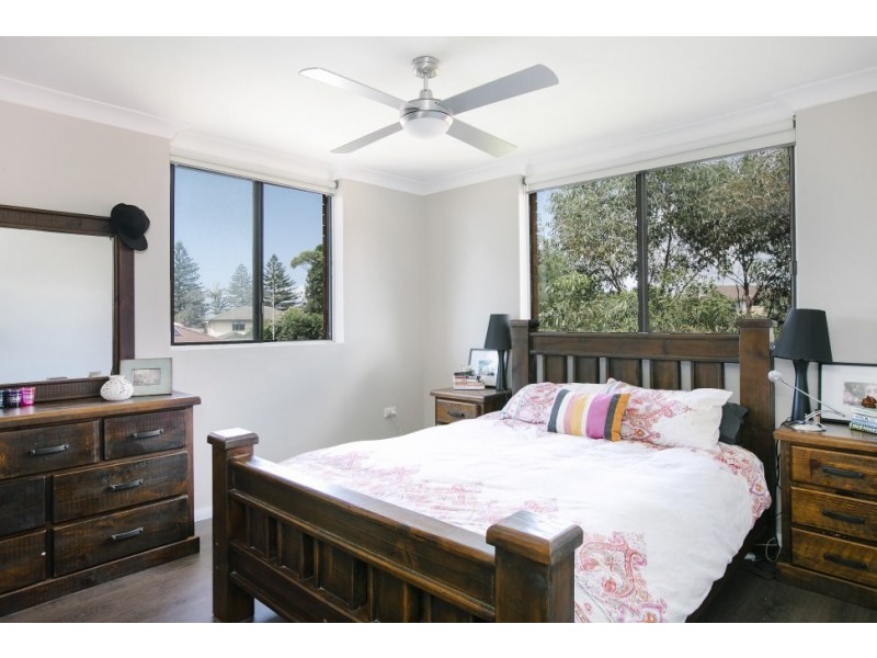 9/235 Lawrence Hargrave Drive, Thirroul NSW 2515