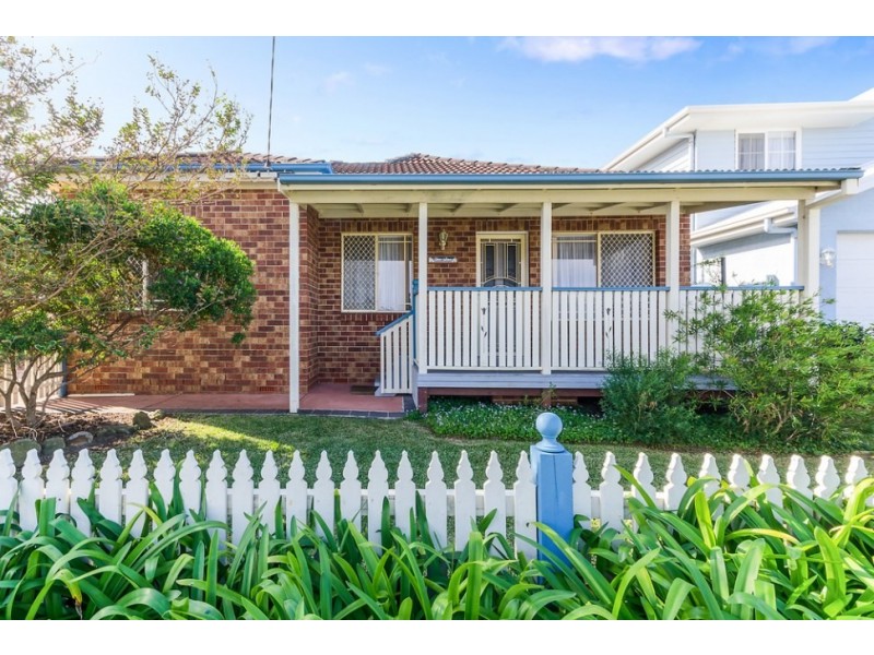 6 Liamina Ave Avenue, Woonona NSW 2517