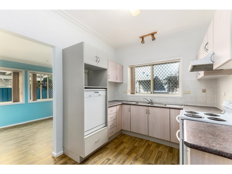 6 Liamina Ave Avenue, Woonona NSW 2517