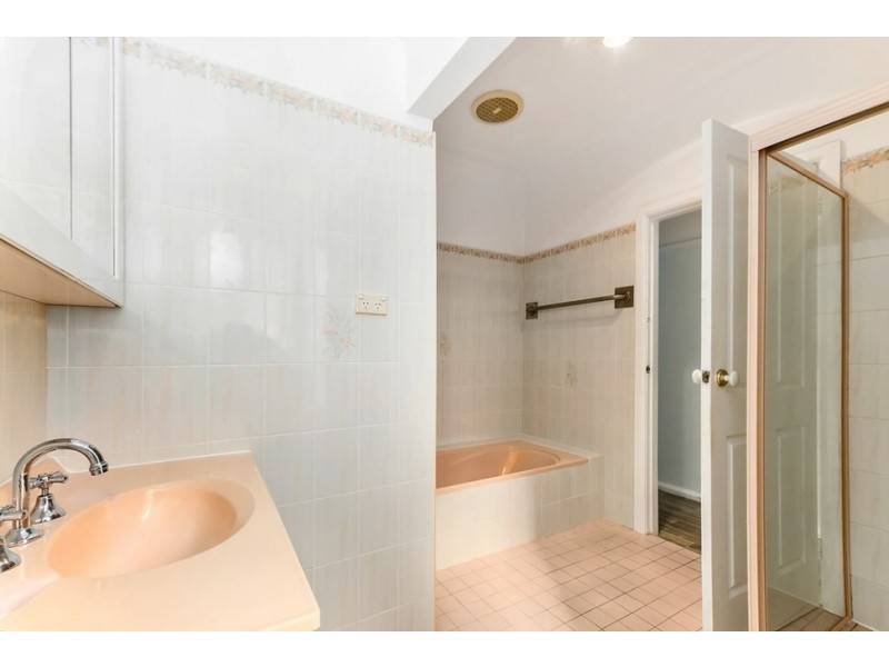 6 Liamina Ave Avenue, Woonona NSW 2517