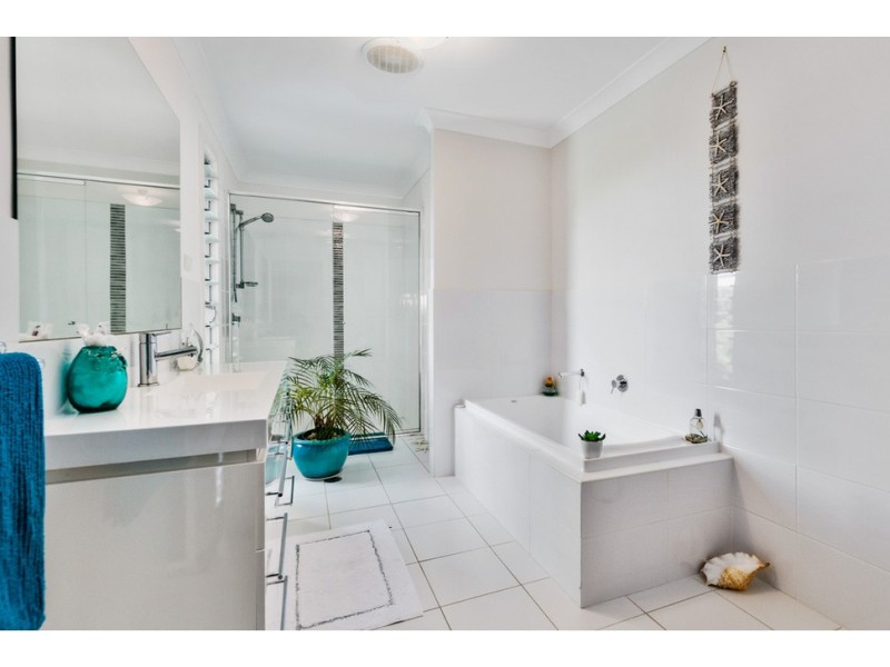 10 Gum Tree Lane, Thirroul NSW 2515