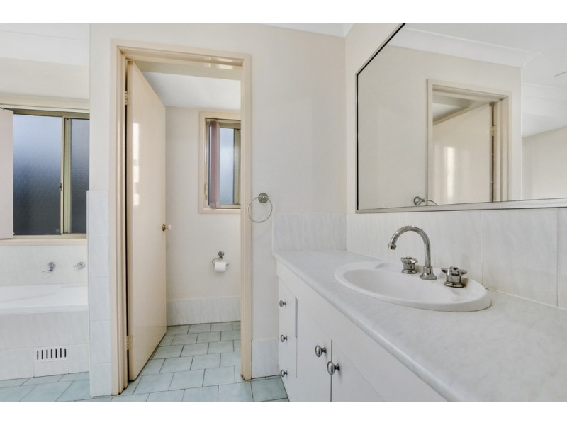 2/20 John Buckland Avenue, Woonona NSW 2517