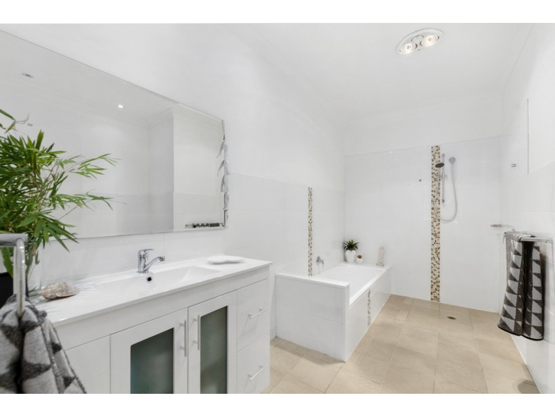 54 Bassett Street, Fairy Meadow NSW 2519