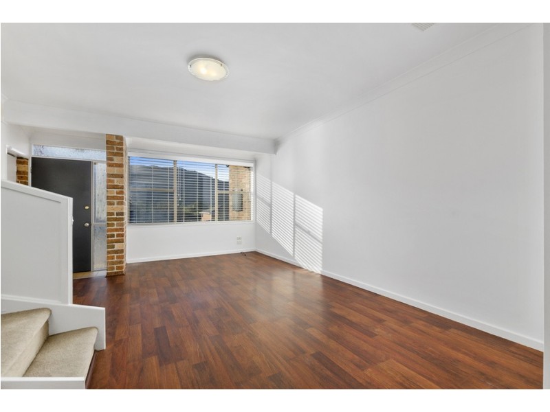 2/5 Newbold Close, Thirroul NSW 2515