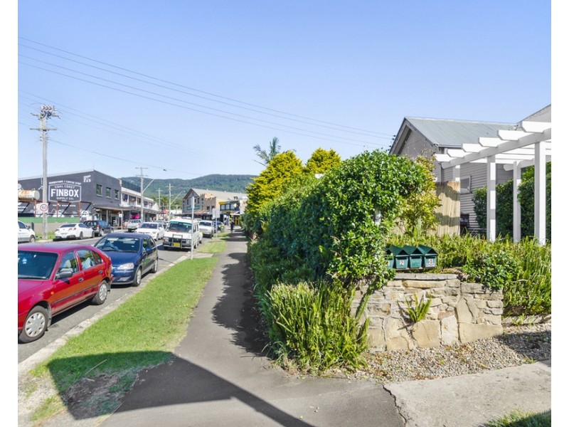 2/246 Lawrence Hargrave Drive, Thirroul NSW 2515