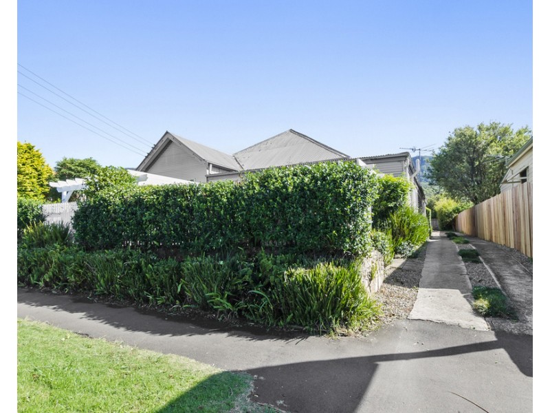 2/246 Lawrence Hargrave Drive, Thirroul NSW 2515