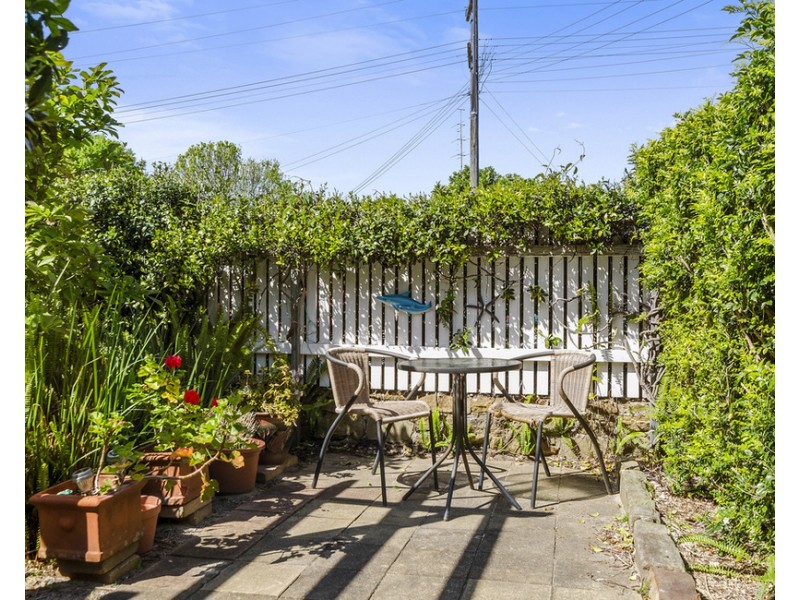 2/246 Lawrence Hargrave Drive, Thirroul NSW 2515
