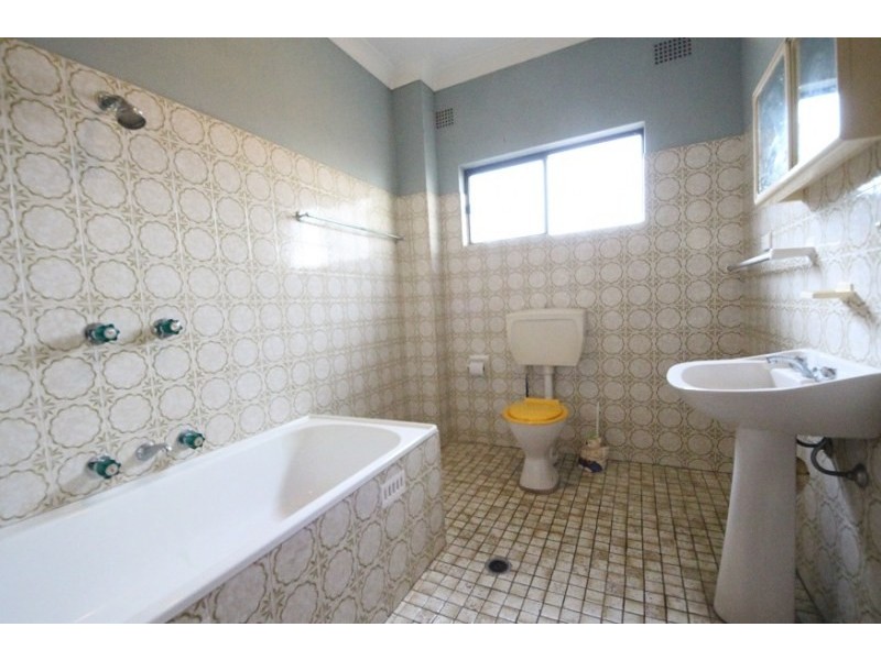 4 Smallwood Avenue, Homebush NSW 2140