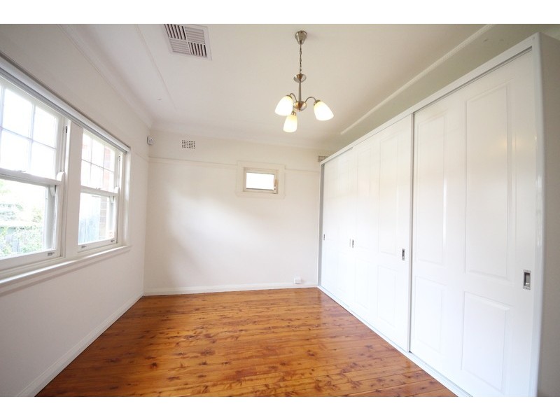 22 First Avenue, Rodd Point NSW 2046