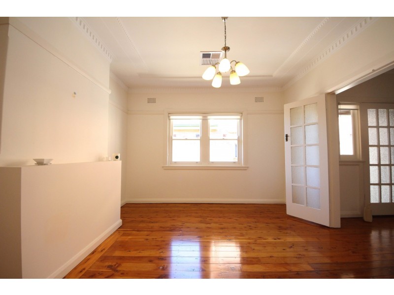 22 First Avenue, Rodd Point NSW 2046