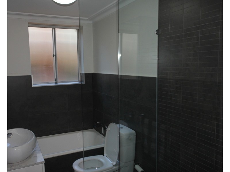 2/13 Queensborough Road, Croydon Park NSW 2133