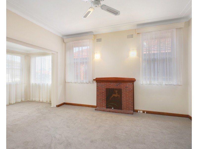 38 First Avenue, Rodd Point NSW 2046