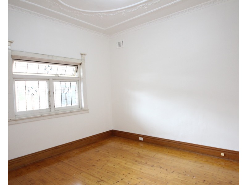 10 Duke Avenue, Rodd Point NSW 2046