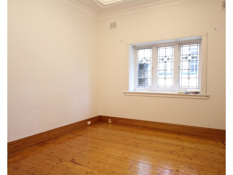 10 Duke Avenue, Rodd Point NSW 2046