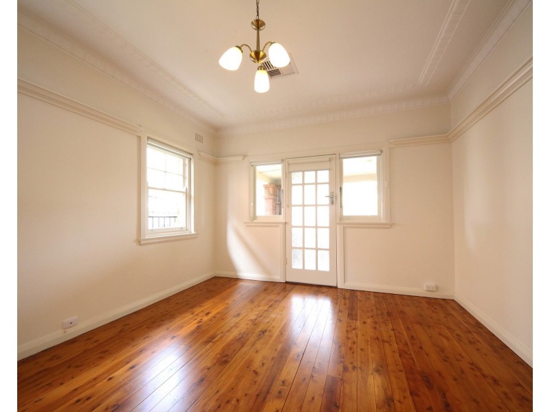 22 First Avenue, Rodd Point NSW 2046