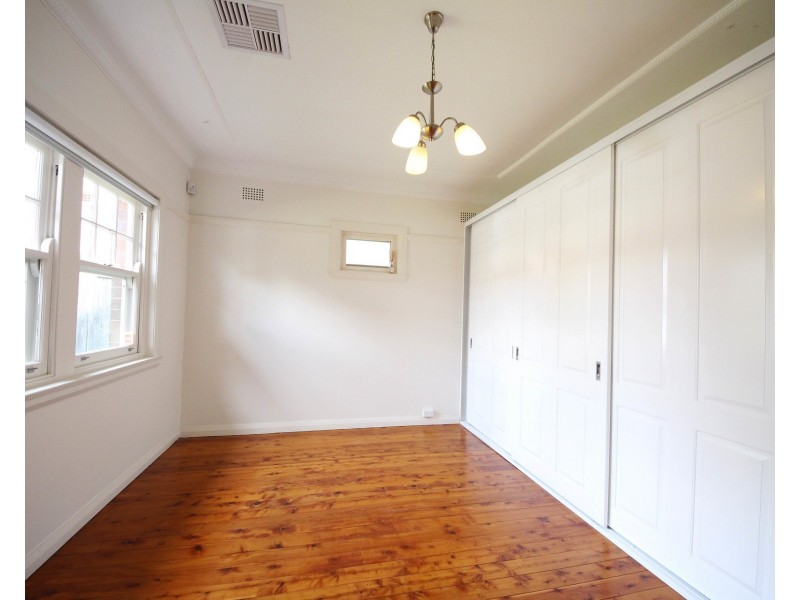 22 First Avenue, Rodd Point NSW 2046