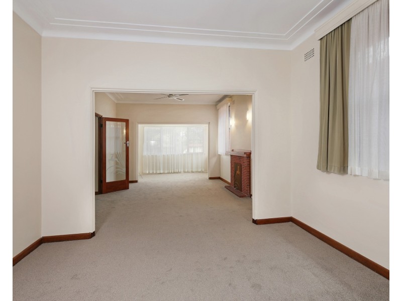 38 First Avenue, Rodd Point NSW 2046