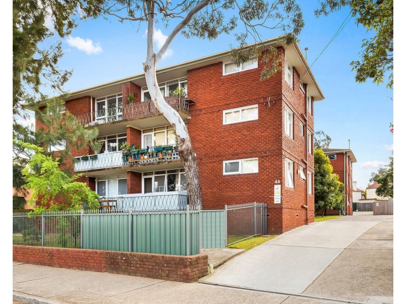 2/44 Grosvenor Crescent, Summer Hill NSW 2130