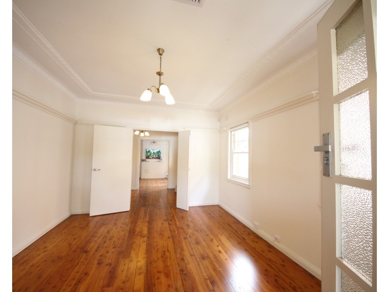 22 First Avenue, Rodd Point NSW 2046