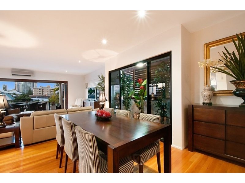 2/12 Peerless Avenue, Mermaid Beach QLD 4218