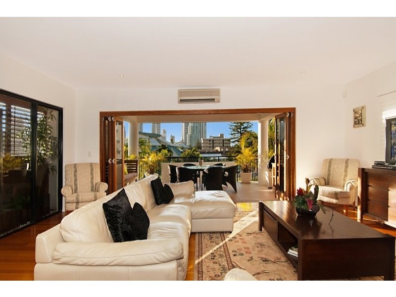 2/12 Peerless Avenue, Mermaid Beach QLD 4218