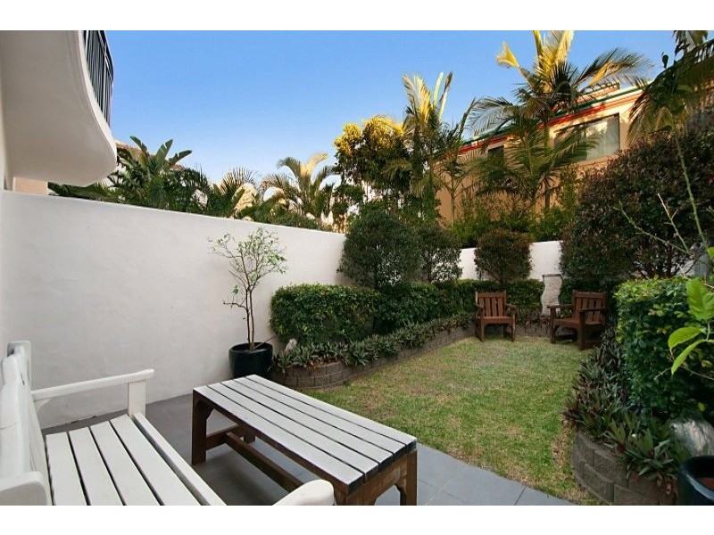 2/12 Peerless Avenue, Mermaid Beach QLD 4218