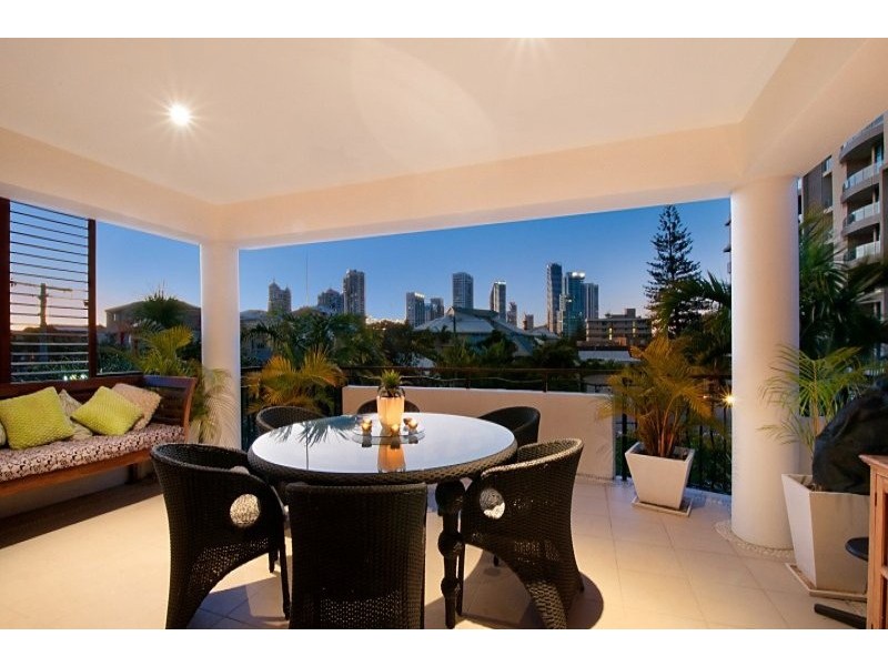 2/12 Peerless Avenue, Mermaid Beach QLD 4218