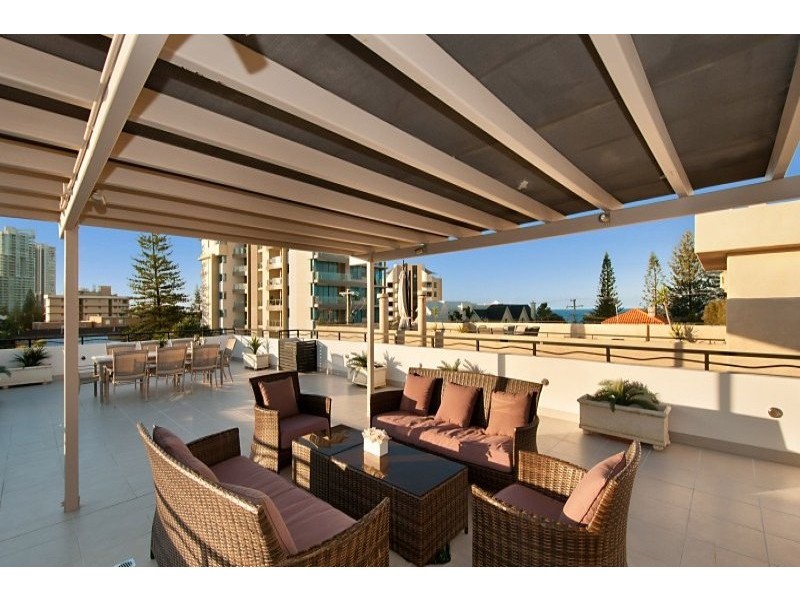 2/12 Peerless Avenue, Mermaid Beach QLD 4218