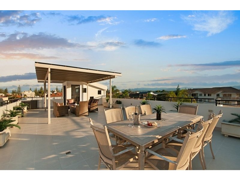 2/12 Peerless Avenue, Mermaid Beach QLD 4218