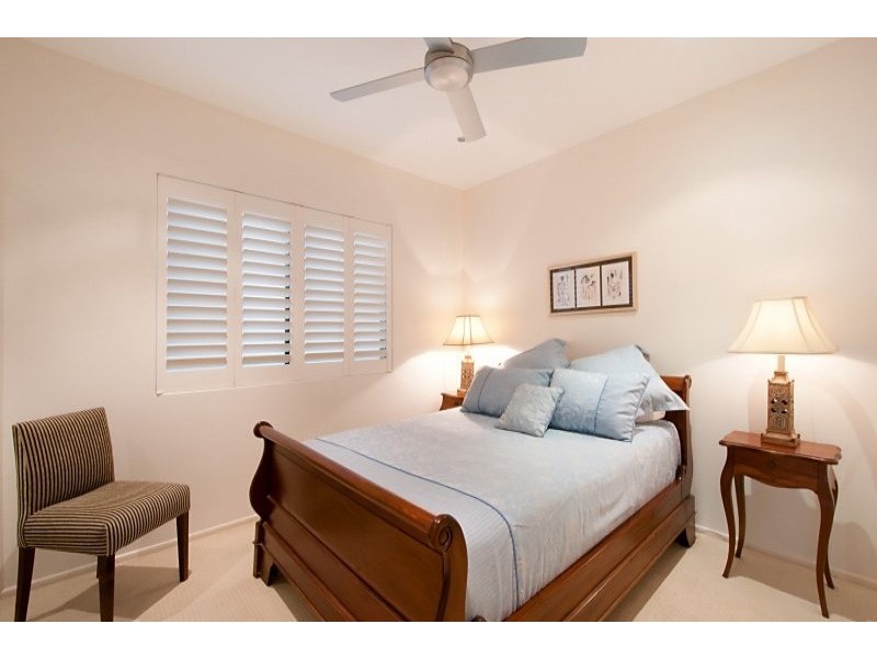 2/12 Peerless Avenue, Mermaid Beach QLD 4218