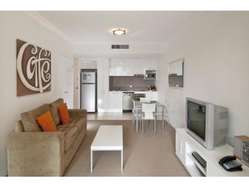 Broadbeach Waters QLD 4218